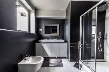 detail privátní koupelny přístupné pouze z master bedroom - Prodej domu 295 m², Mistřice