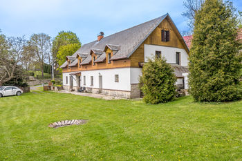 Prodej domu 350 m², Lovečkovice