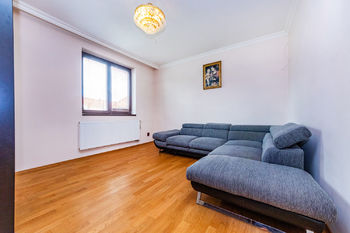 Prodej domu 352 m², Měšice