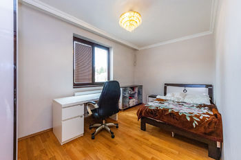 Prodej domu 352 m², Měšice