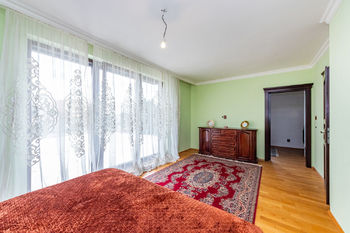 Prodej domu 352 m², Měšice