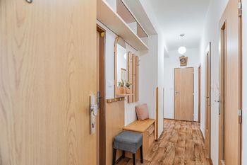 Chodba. - Prodej bytu 3+1 v osobním vlastnictví 76 m², Česká Lípa