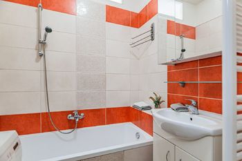 Koupelna. - Prodej bytu 3+1 v osobním vlastnictví 76 m², Česká Lípa