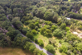 Prodej pozemku 3687 m², Kostelec nad Černými lesy