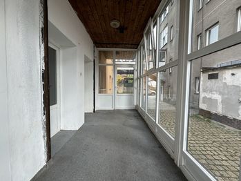 vstupní hala - Pronájem skladovacích prostor 58 m², Jablonec nad Nisou