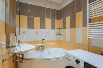 Koupelna. - Prodej bytu 2+kk v osobním vlastnictví 40 m², Tábor