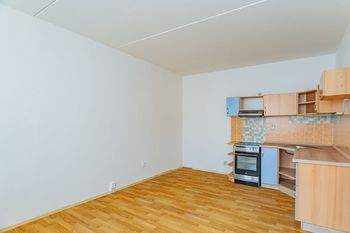 Hlavní (obývací) místnost. - Prodej bytu 2+kk v osobním vlastnictví 40 m², Tábor