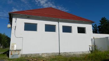 Hala má novou střechu. - Pronájem skladovacích prostor 950 m², Hluboká nad Vltavou
