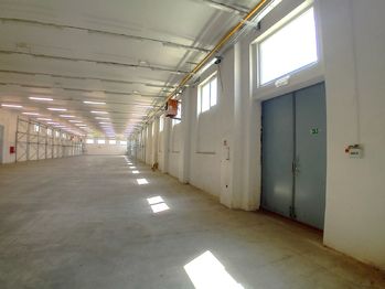 Pronájem skladovacích prostor 950 m², Hluboká nad Vltavou