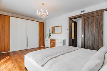 Prodej domu 382 m², Praha 5 - Jinonice