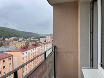 Výhled z balkonu - Prodej bytu 3+1 v osobním vlastnictví 63 m², Karlovy Vary