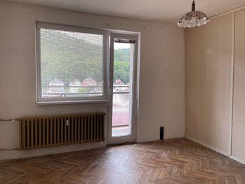 Pokoj s balkonem - Prodej bytu 3+1 v osobním vlastnictví 63 m², Karlovy Vary