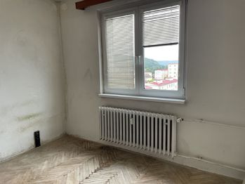 Menší pokoj vedle pokoje s balkonem - Prodej bytu 3+1 v osobním vlastnictví 63 m², Karlovy Vary