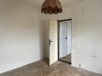 Pokoj vedle kuchyně vpravo - Prodej bytu 3+1 v osobním vlastnictví 63 m², Karlovy Vary