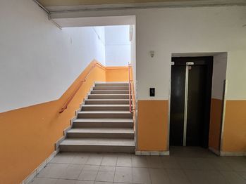 Pronájem obchodních prostor 600 m², Pelhřimov