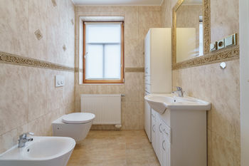 Prodej domu 742 m², Karlovy Vary