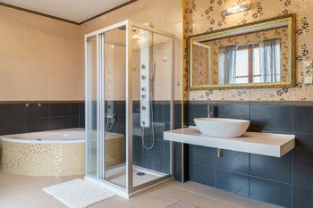 Prodej domu 742 m², Karlovy Vary