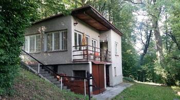 Pohled na chatu od lesíka - Prodej chaty / chalupy 112 m², Rožnov pod Radhoštěm 