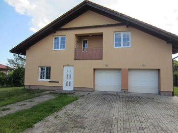 Prodej domu 304 m², Zdiby