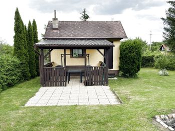 Pohled na chatu ze zahrady - Prodej chaty / chalupy 22 m², Libušín