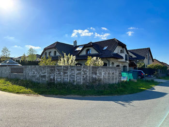 Prodej domu 300 m², Velké Popovice