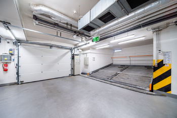 Prodej garážového stání 14 m², Praha 9 - Kbely