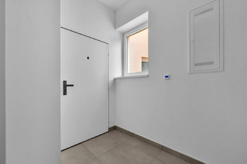 Prodej bytu 2+1 v osobním vlastnictví 61 m², Praha 5 - Smíchov