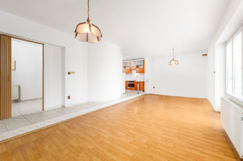 obývací pokoj - Prodej domu 145 m², České Budějovice