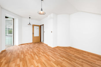 Podkroví - pokoj 1 s balkonem - Prodej domu 145 m², České Budějovice