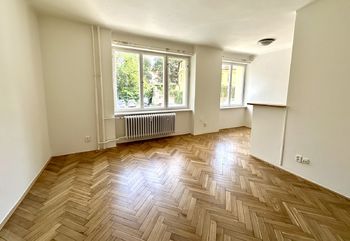 Prodej bytu 1+kk v osobním vlastnictví 30 m², Praha 4 - Kunratice