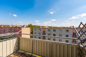 pohled z balkonu - Prodej bytu 2+1 v družstevním vlastnictví 49 m², Praha 9 - Hloubětín