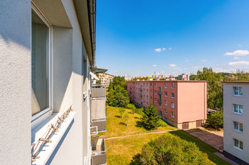 pohled z balkonu - Prodej bytu 2+1 v družstevním vlastnictví 49 m², Praha 9 - Hloubětín