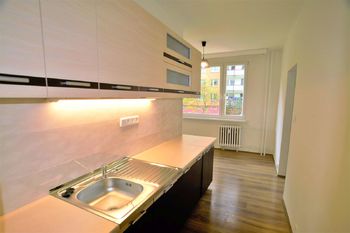 Kuchyně - Pronájem bytu 2+1 v družstevním vlastnictví 64 m², Krupka 