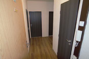 Vstup do bytu - předsíň - Pronájem bytu 2+1 v družstevním vlastnictví 64 m², Krupka