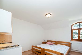 Prodej ubytovacího zařízení 992 m², Neurazy