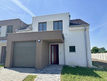 krajní dům s garáží - Prodej domu 175 m², Rudolfov