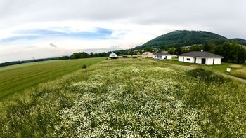 Prodej pozemku 1000 m², Komorní Lhotka