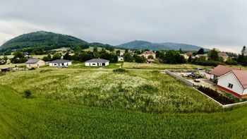 Prodej pozemku 1000 m², Komorní Lhotka