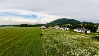 Prodej pozemku 1000 m², Komorní Lhotka