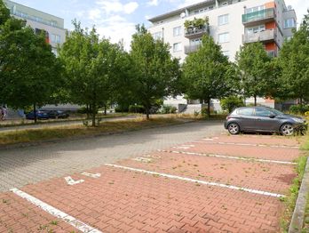 Pronájem garážového stání 17 m², Praha 10 - Strašnice