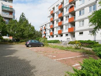 Pronájem garážového stání 17 m², Praha 10 - Strašnice