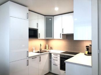 Kuchyňský kout - Pronájem bytu 3+kk v družstevním vlastnictví 57 m², Praha 5 - Zbraslav