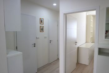 Předsíň - Pronájem bytu 3+kk v družstevním vlastnictví 57 m², Praha 5 - Zbraslav