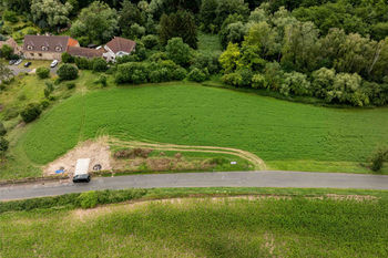 Prodej pozemku 1000 m², Klobuky