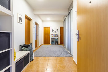Prodej bytu 2+kk v osobním vlastnictví 63 m², Praha 9 - Čakovice