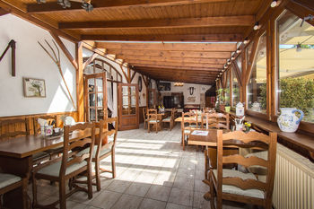 Pronájem restaurace 250 m², Jinočany