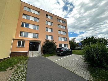 Dům - Prodej bytu 4+1 v osobním vlastnictví 82 m², Praha 9 - Horní Počernice