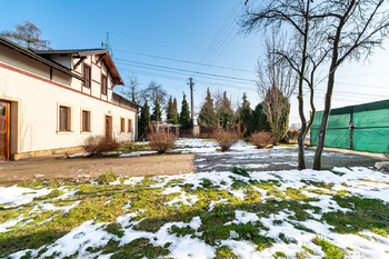 Zahrada a brána - Prodej domu 210 m², Dětmarovice