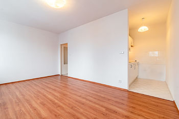 Pronájem bytu 1+kk v osobním vlastnictví 28 m², Praha 9 - Kyje