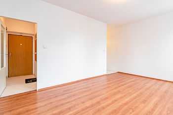 Pronájem bytu 1+kk v osobním vlastnictví 28 m², Praha 9 - Kyje